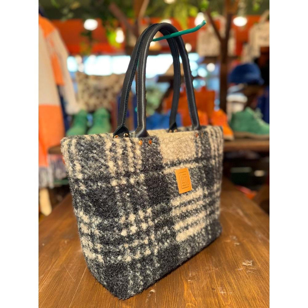 Black Beige Tartan Gusset Largebag