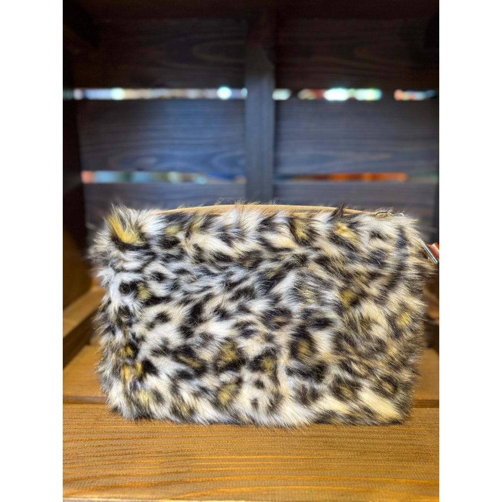Leopard Clutch