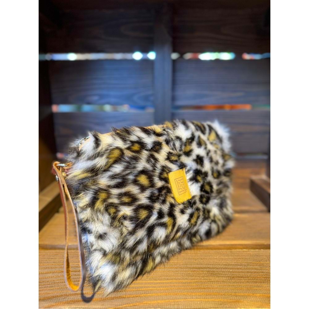Leopard Clutch