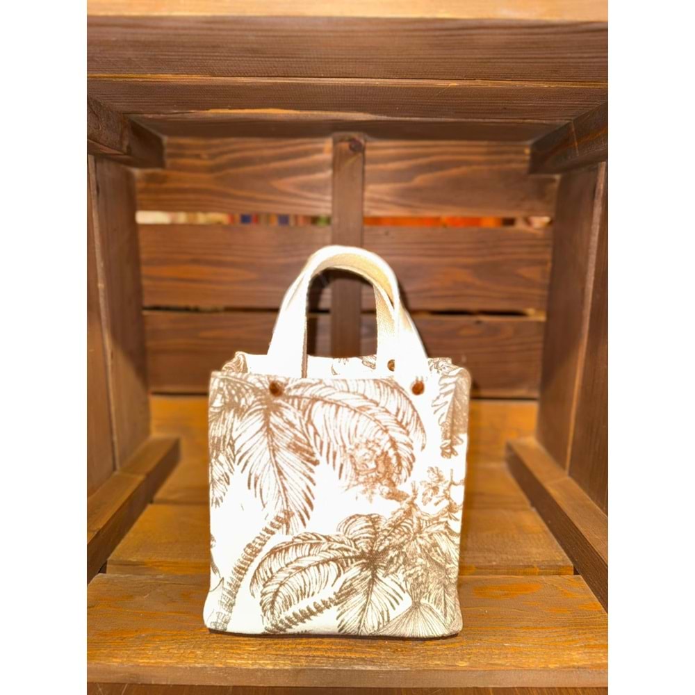 Woman İn Swimsuşts Green Ladybag