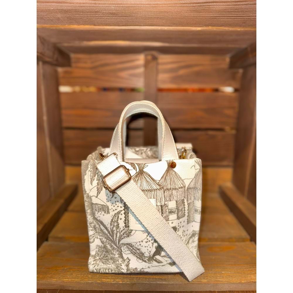 Woman İn Swimsuşts Green Ladybag