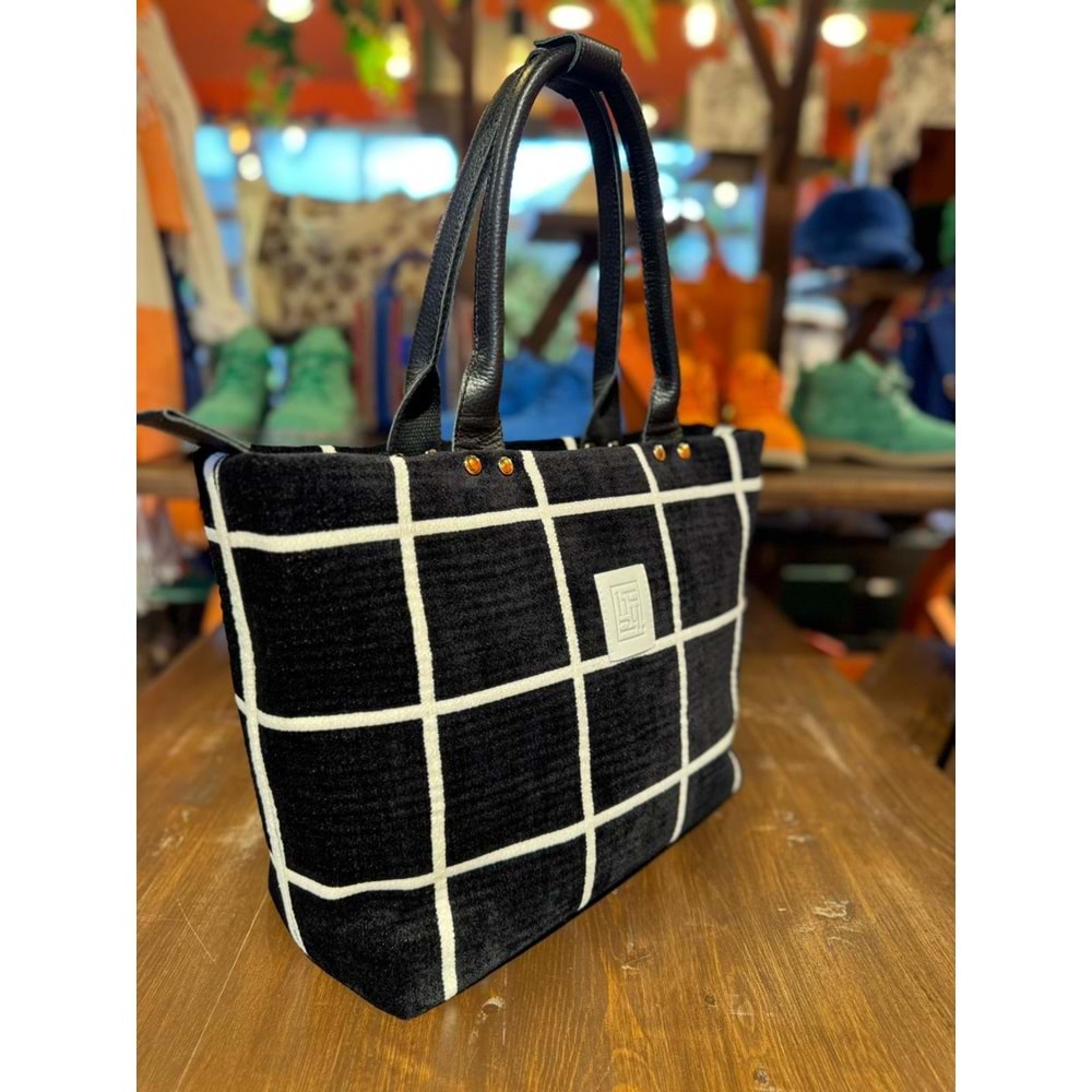 Black With White Stripe Large Fold