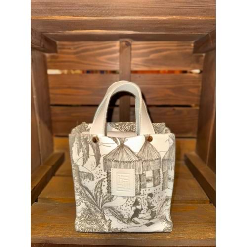 Woman İn Swimsuşts Green Ladybag